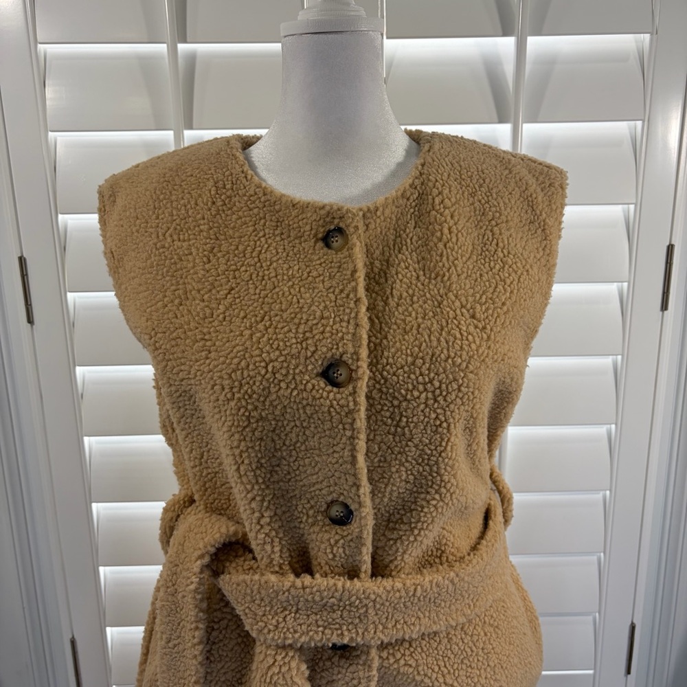 NWT Fuzzy Sleeveless Button-Up Belted Vest - Picture 2 of 5